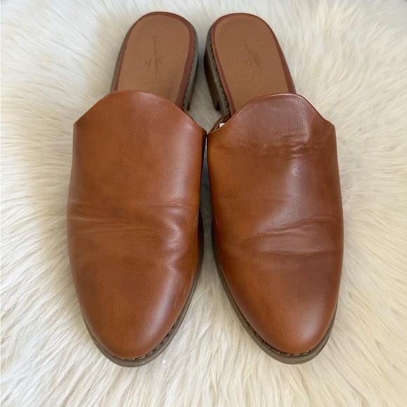 Universal Thread Brown Mule Flats 8.5 - Picture 2 of 7